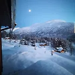 In Beautiful Surroundings At Harpefossen Tatil Evi *